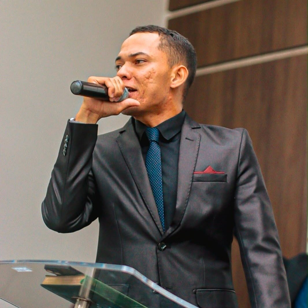 Vinícius Maciel ministrando